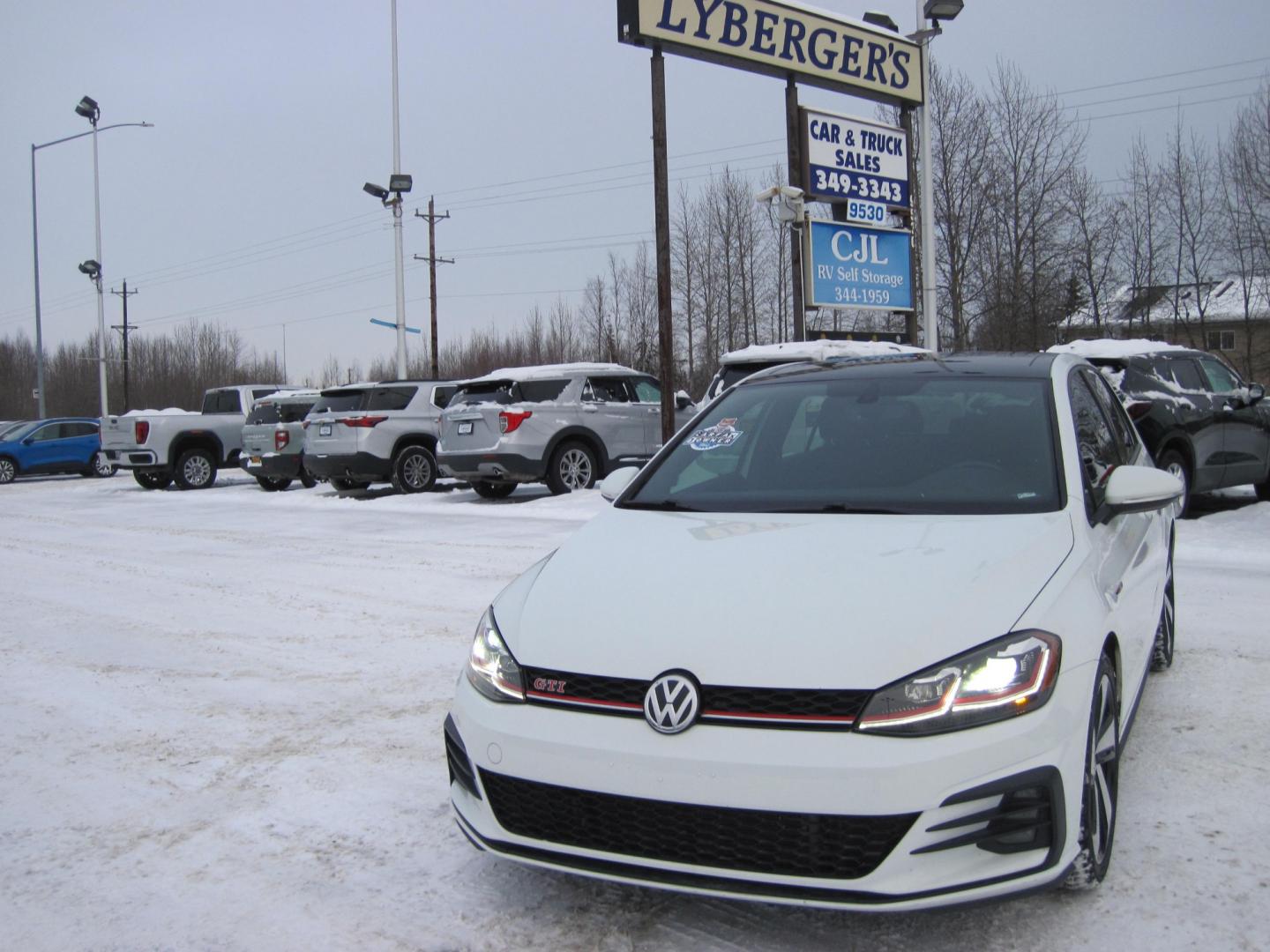 2020 white Volkswagen Golf GTI SE Hatch (3VW6T7AU2LM) with an 2.0L L4 DOHC 16V TURBO engine, 7A transmission, located at 9530 Old Seward Highway, Anchorage, AK, 99515, (907) 349-3343, 61.134140, -149.865570 - Low Miles on this Volkswagen Golf GTI SE, sunroof, Leather heated seats, come take a test drive - Photo#1